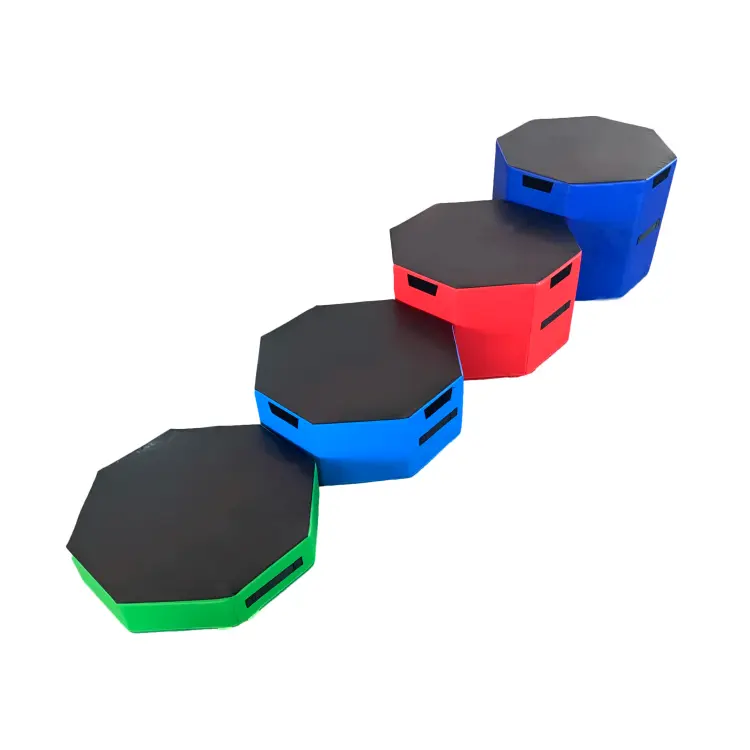 Осумаголна кутија за скокање со колони