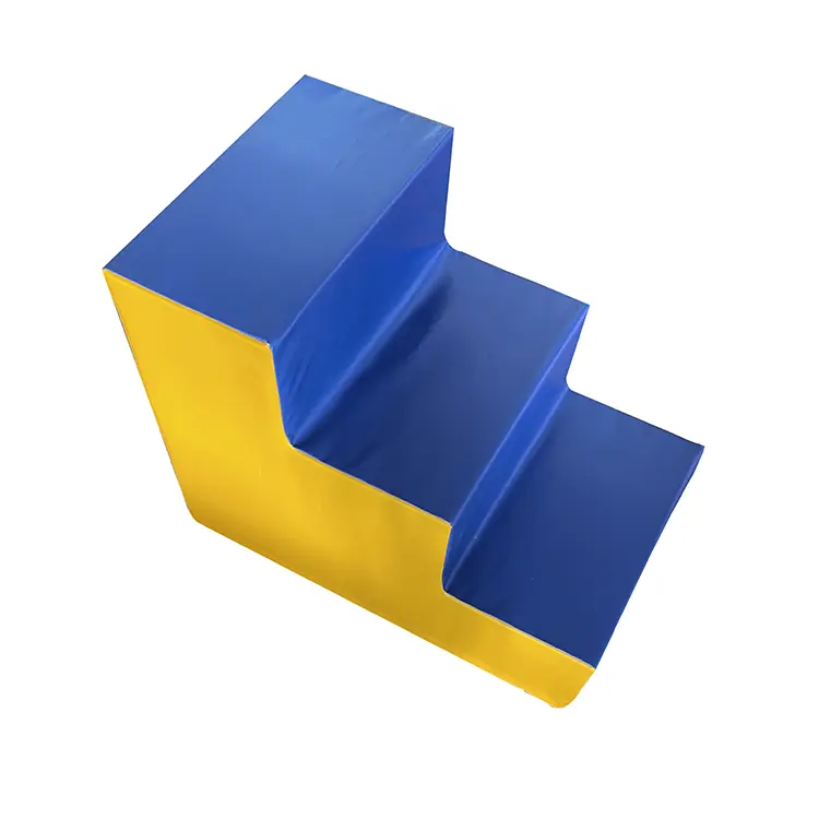 Скалила со три чекори