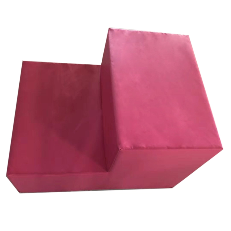 Скалила со два чекора